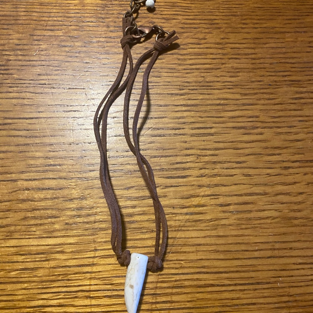 5/$10 | Brown Cord Choker w/ White Pendant